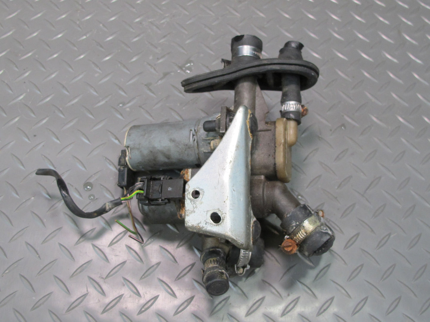 93-95 Mercedes W124 300D 3.0L OM606 Diesel Heater Control Water Valve OEM