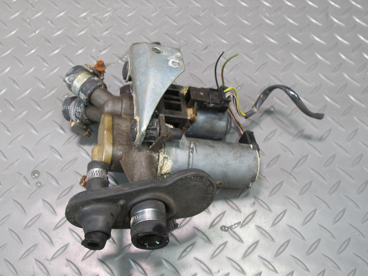 93-95 Mercedes W124 300D 3.0L OM606 Diesel Heater Control Water Valve OEM