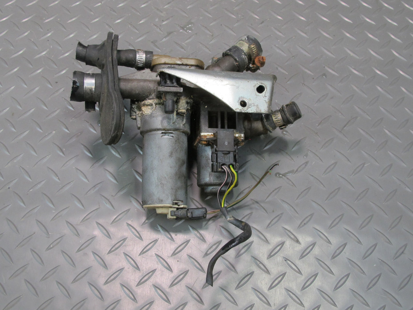 93-95 Mercedes W124 300D 3.0L OM606 Diesel Heater Control Water Valve OEM