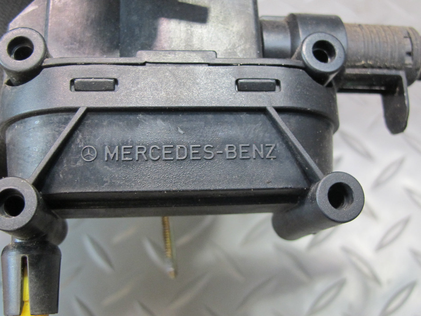 87-95 Mercedes W124 300D Front Right Door Lock Latch w Vacuum Actuator OEM