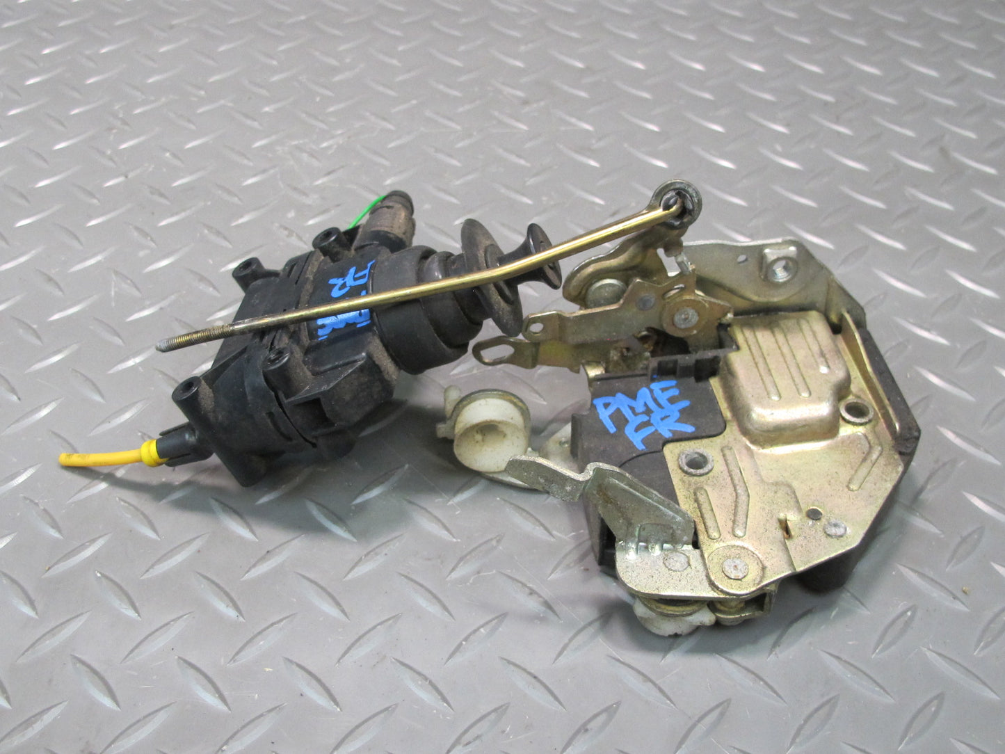 87-95 Mercedes W124 300D Front Right Door Lock Latch w Vacuum Actuator OEM