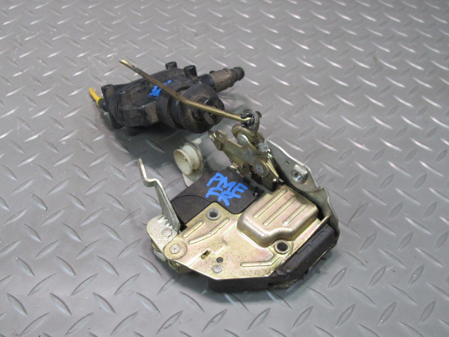 87-95 Mercedes W124 300D Front Right Door Lock Latch w Vacuum Actuator OEM