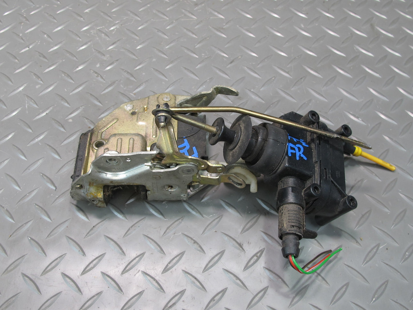 87-95 Mercedes W124 300D Front Right Door Lock Latch w Vacuum Actuator OEM