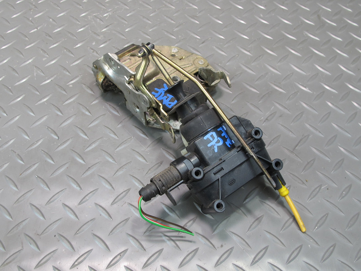 87-95 Mercedes W124 300D Front Right Door Lock Latch w Vacuum Actuator OEM