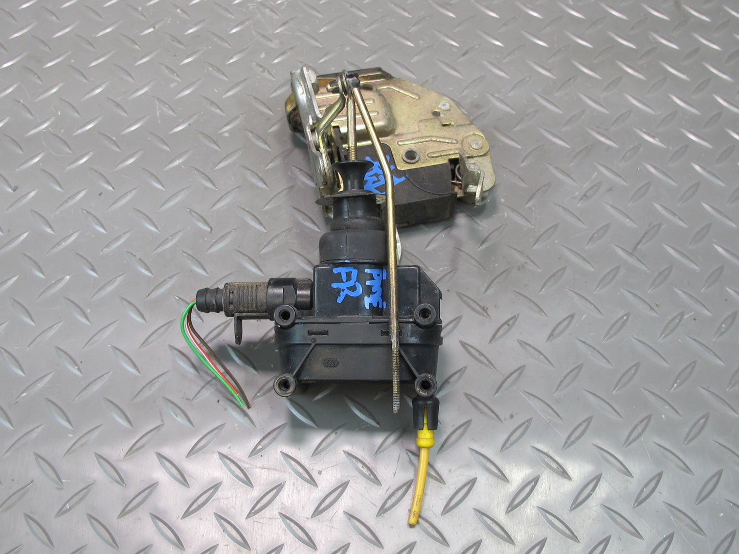 87-95 Mercedes W124 300D Front Right Door Lock Latch w Vacuum Actuator OEM