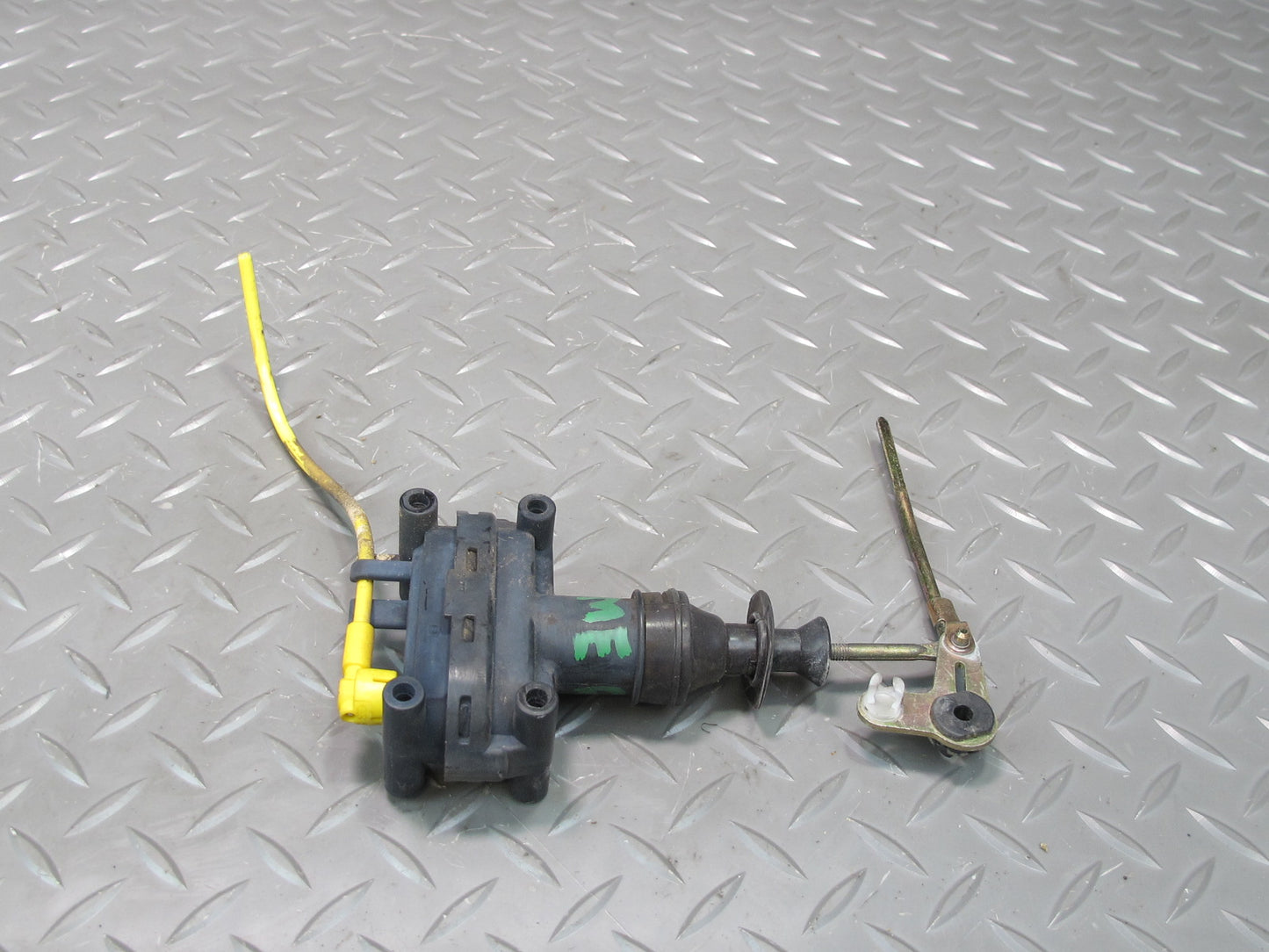 87-95 Mercedes W124 300D Rear Right Door Lock Latch Vacuum Actuator OEM