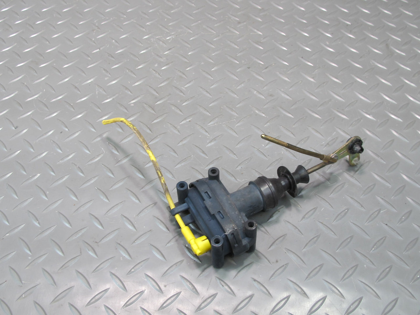 87-95 Mercedes W124 E-class Sedan Rear Left Door Lock Latch Vacuum Actuator OEM