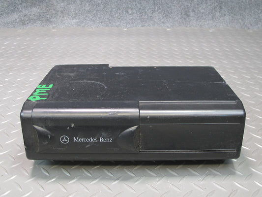 94-95 Mercedes W124 300D CD Changer w Magazine 0028204289 OEM