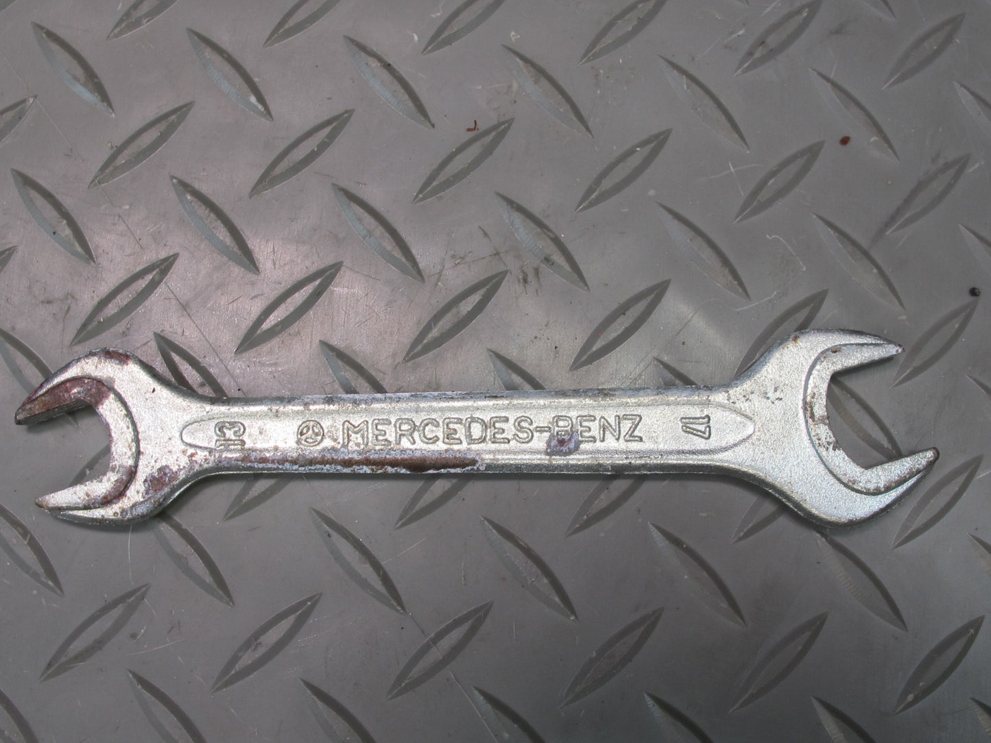 90-95 Mercedes W124 300D Spare Tire Tool Set With Case OEM