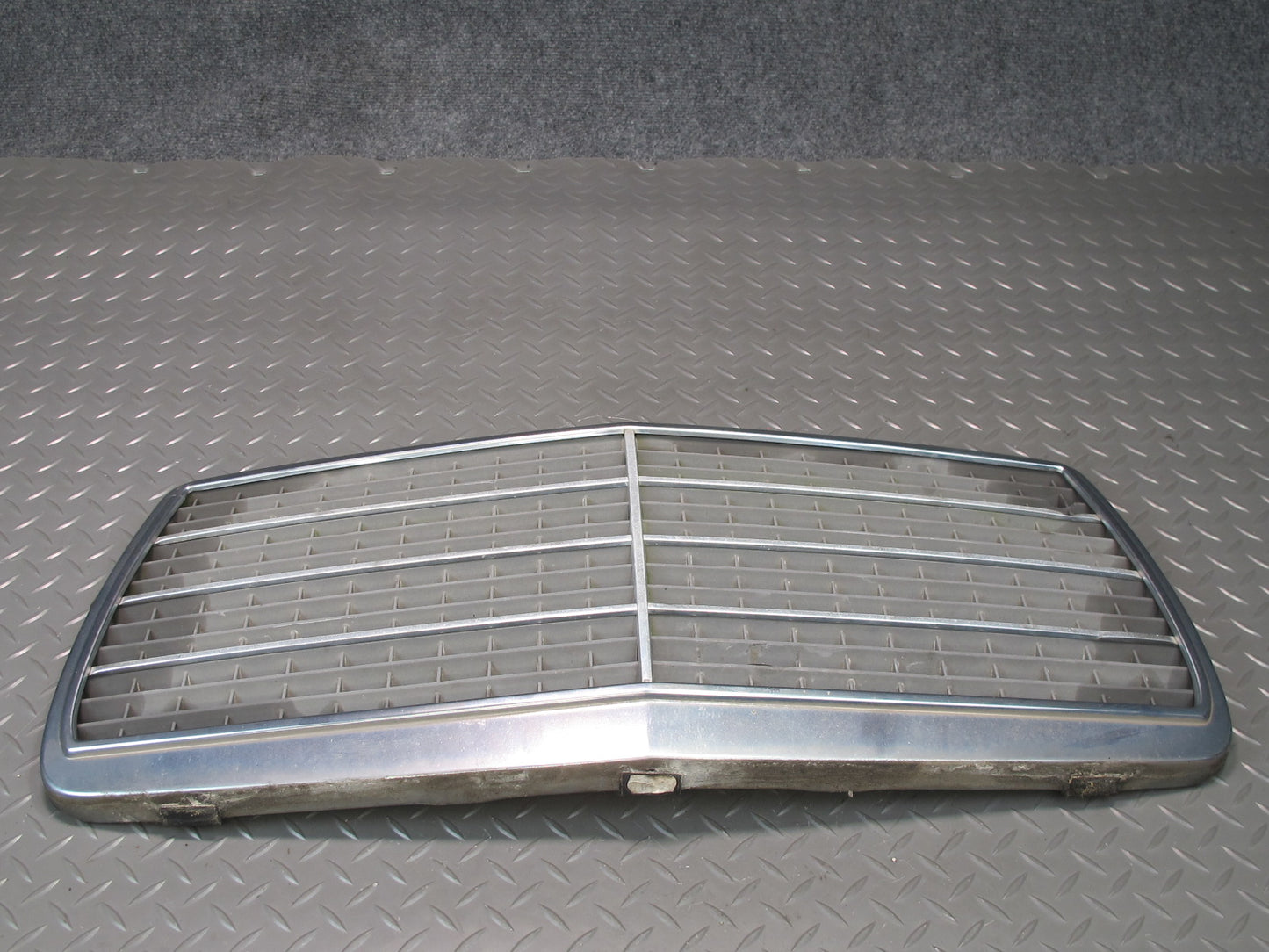 94-95 Mercedes W124 300D Front Hood Grille Chrome OEM