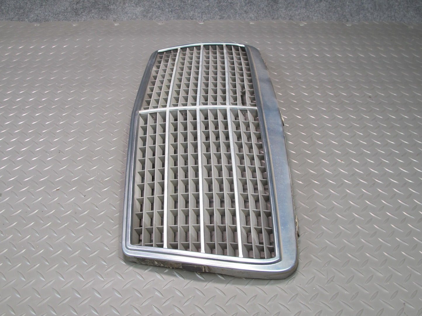 94-95 Mercedes W124 300D Front Hood Grille Chrome OEM