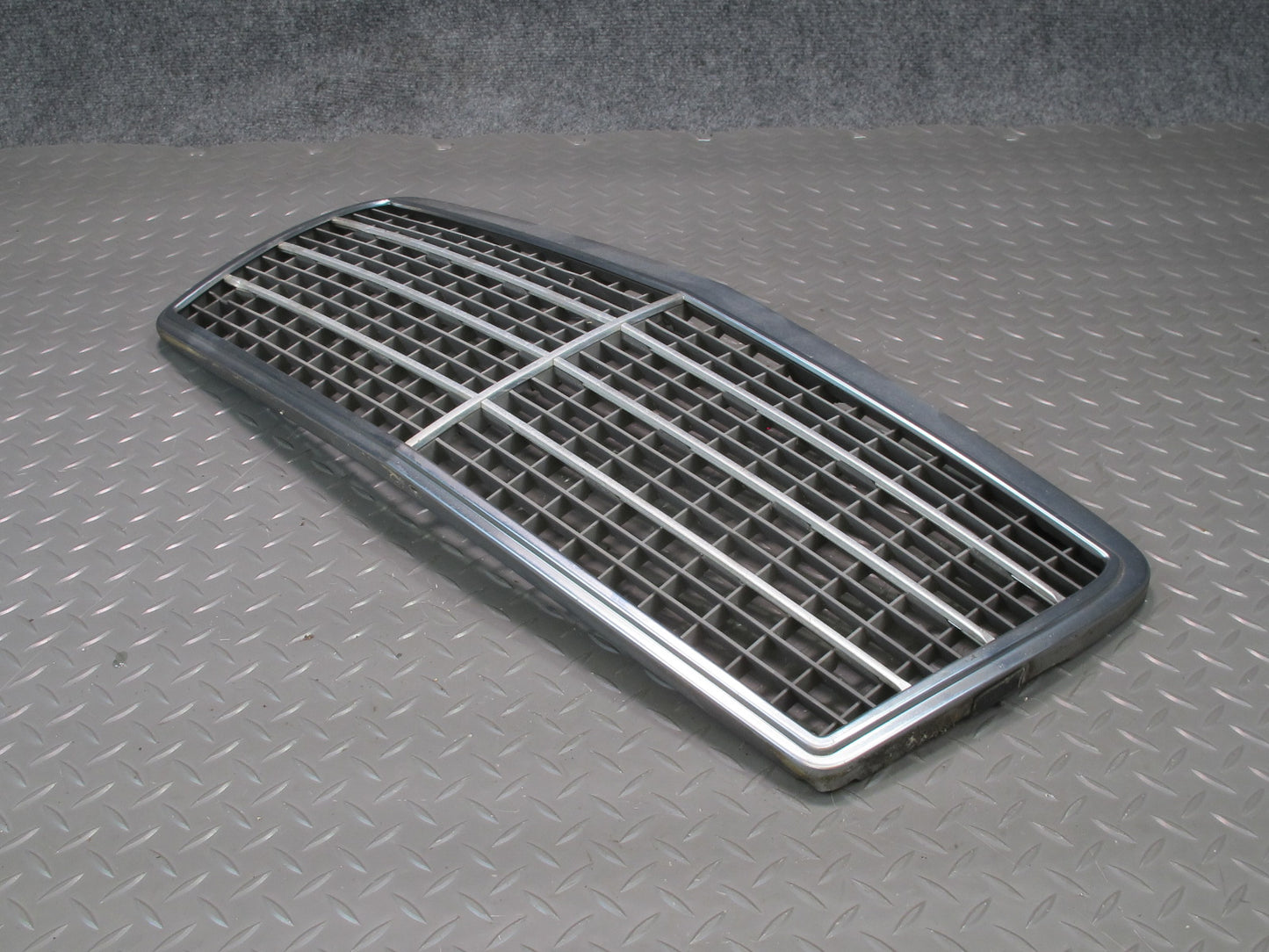 94-95 Mercedes W124 300D Front Hood Grille Chrome OEM