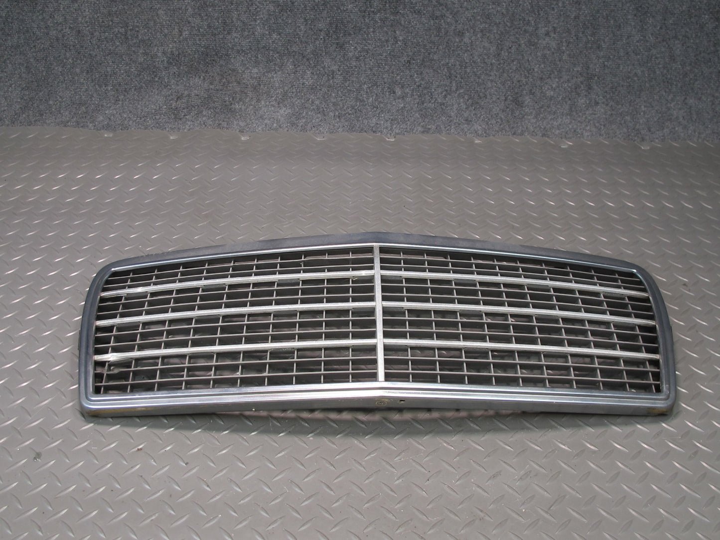 94-95 Mercedes W124 300D Front Hood Grille Chrome OEM