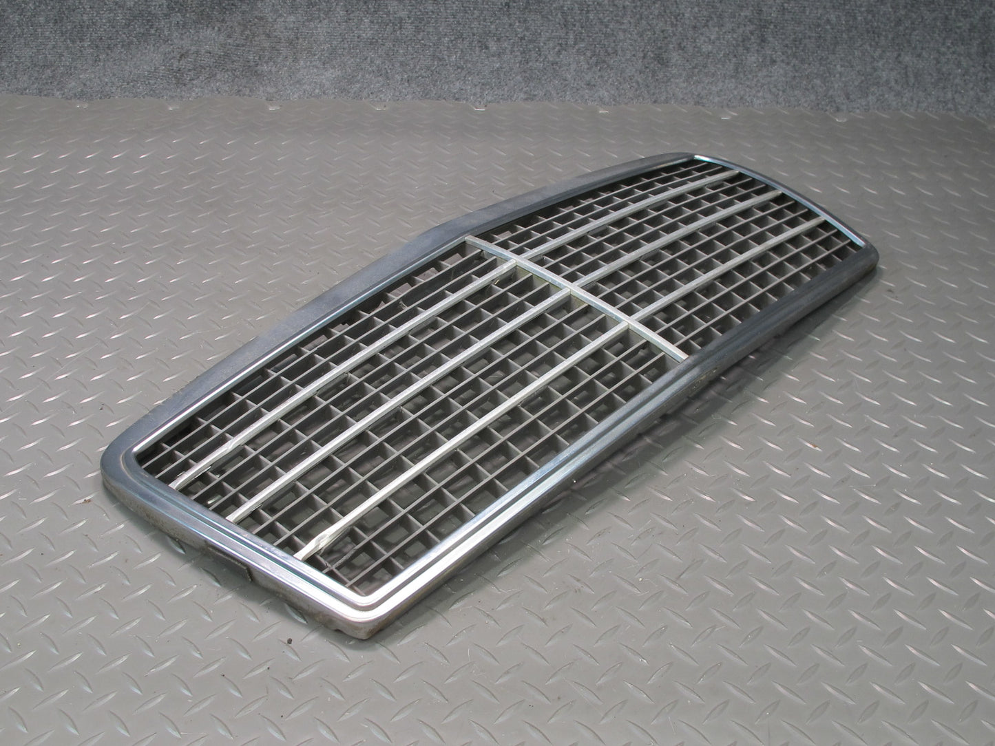 94-95 Mercedes W124 300D Front Hood Grille Chrome OEM