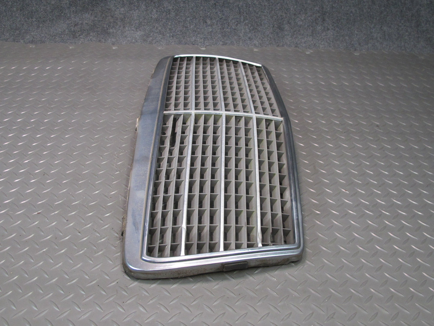 94-95 Mercedes W124 300D Front Hood Grille Chrome OEM