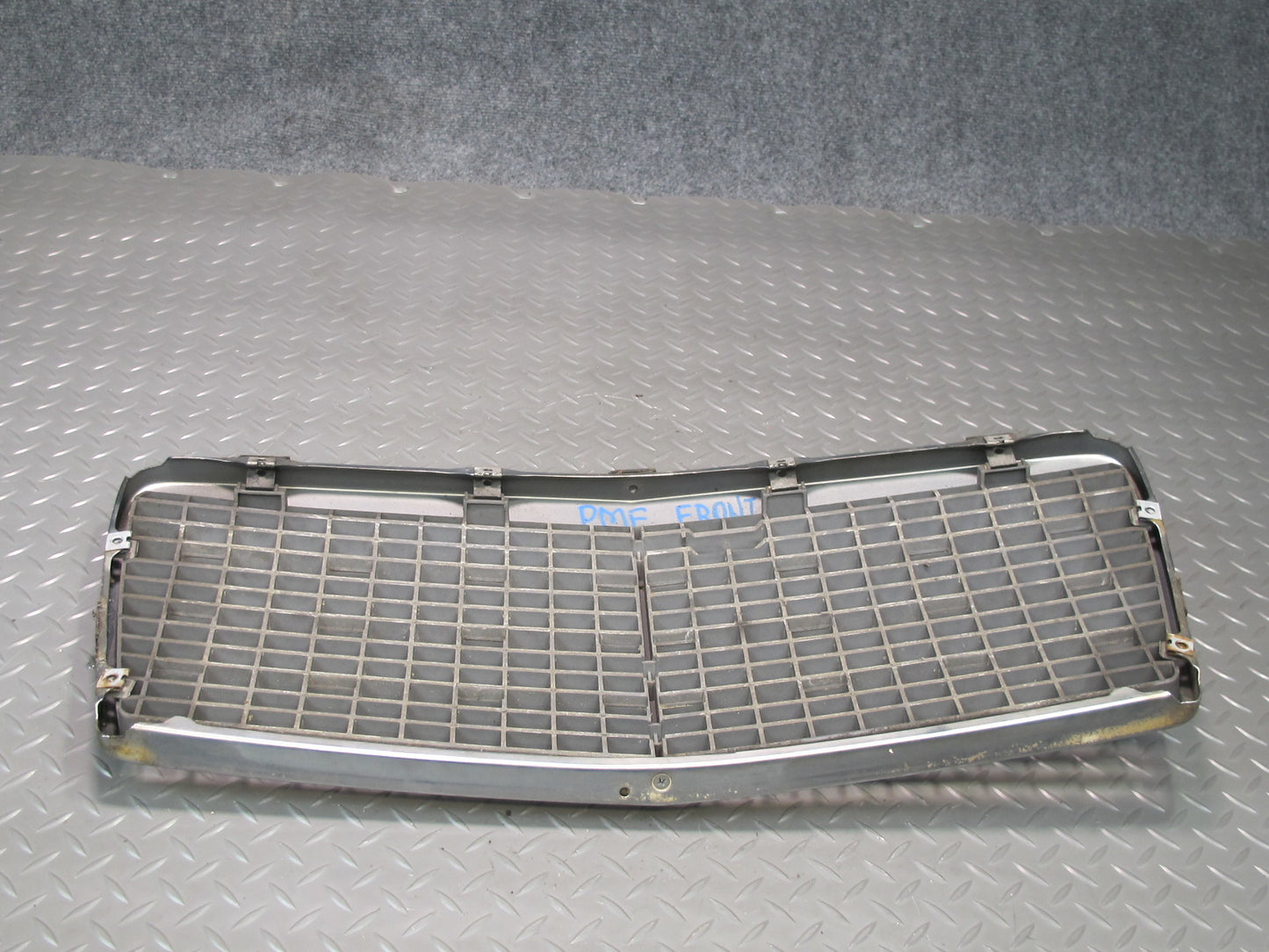 94-95 Mercedes W124 300D Front Hood Grille Chrome OEM