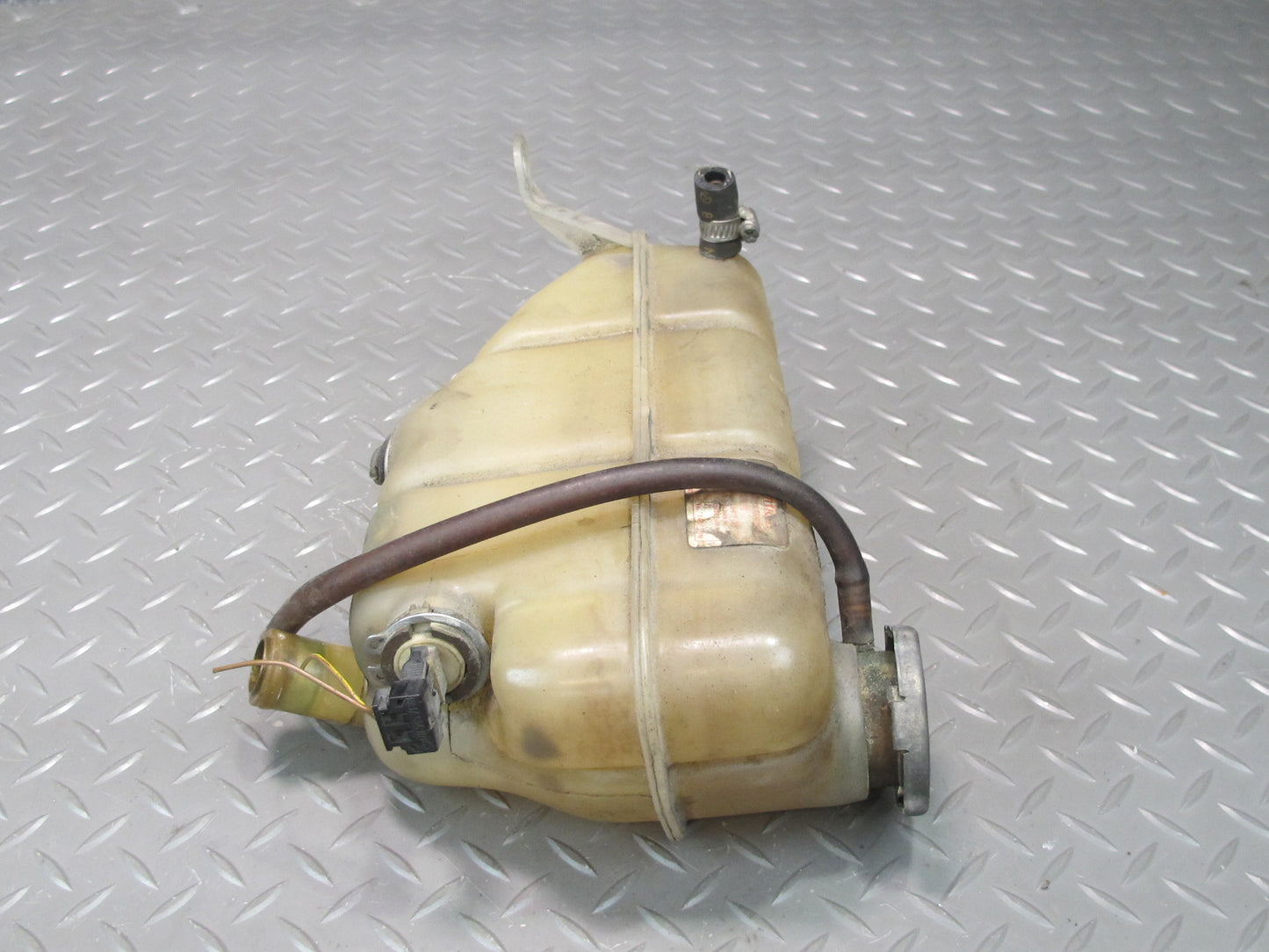 93-95 Mercedes W124 300D 3.0L Diesel Engine Coolant Expansion Overflow Tank OEM