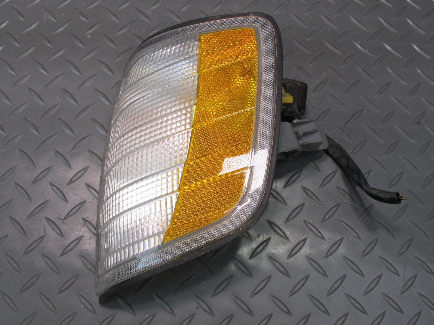 94-95 Mercedes W124 300D Front Left Turn Signal Light Lamp 1248261143 OEM