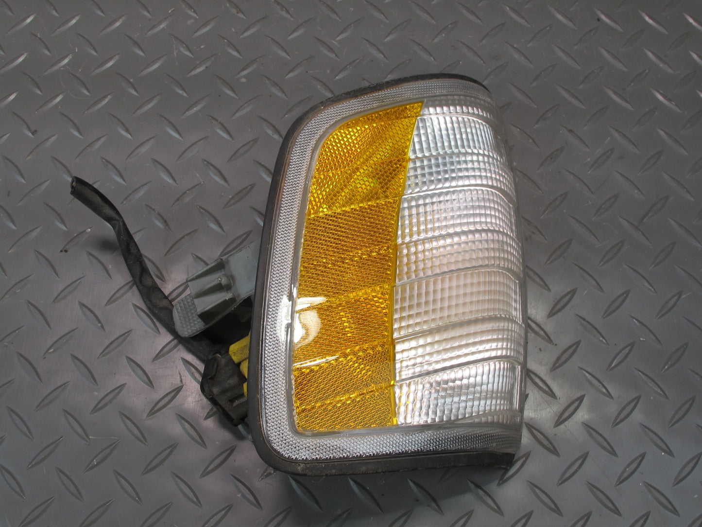 94-95 Mercedes W124 300D Front Left Turn Signal Light Lamp 1248261143 OEM