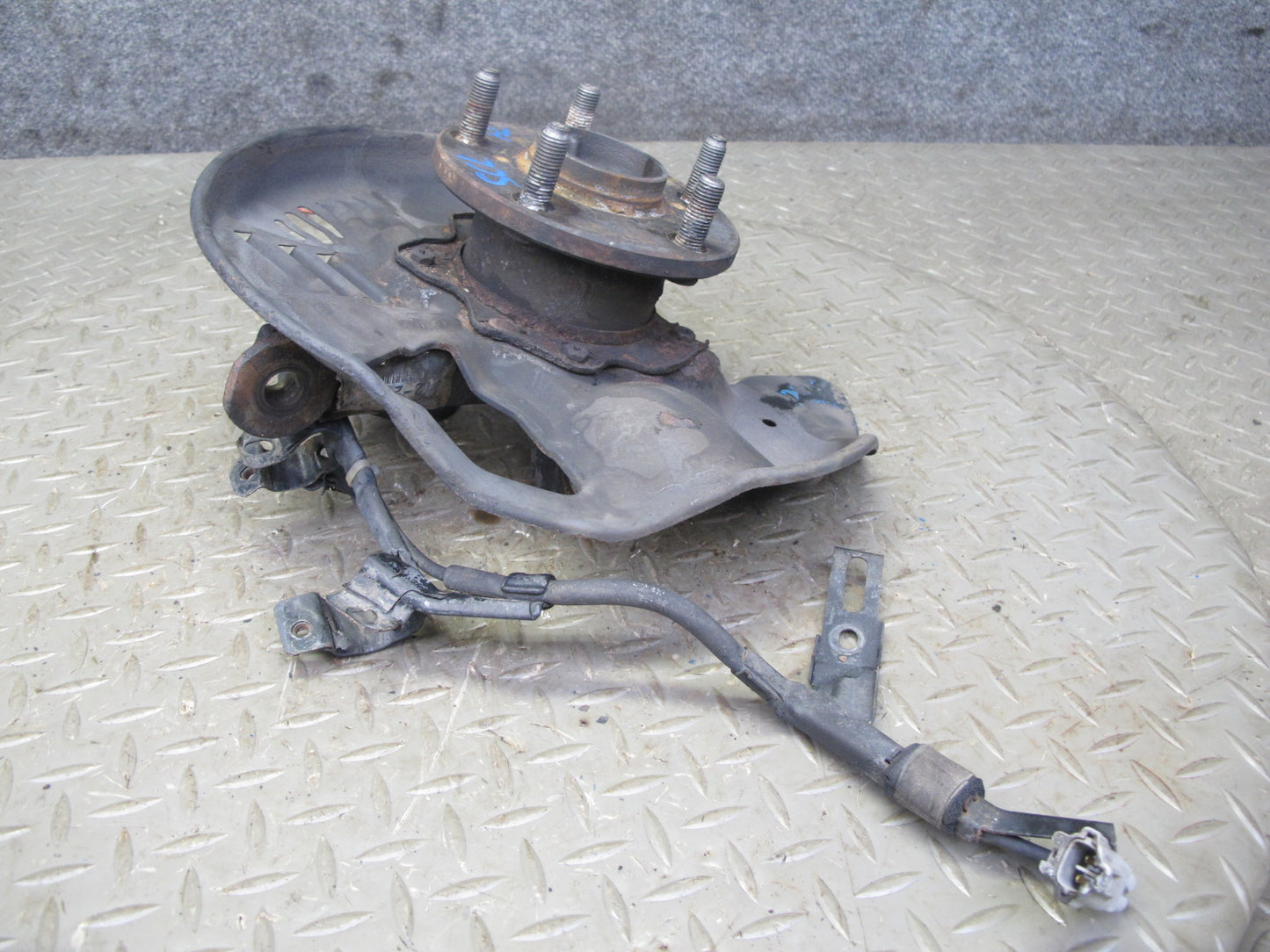 92-00 Lexus UZZ30L SC300 SC400 RWD Front Left Spindle Knuckle Wheel Hub OEM