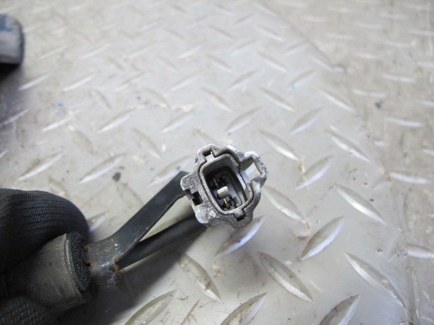 92-00 Lexus UZZ30L SC300 SC400 RWD Front Left Spindle Knuckle Wheel Hub OEM