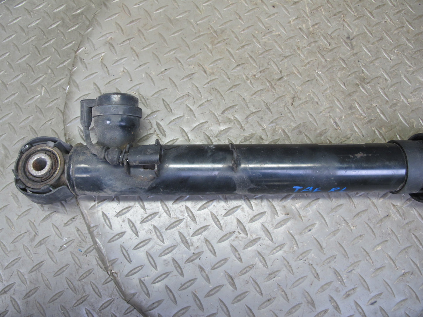 10-16 Audi B8 A4 S4 AWD Rear Left & Right Adaptive Strut Shock Absorber Set OEM