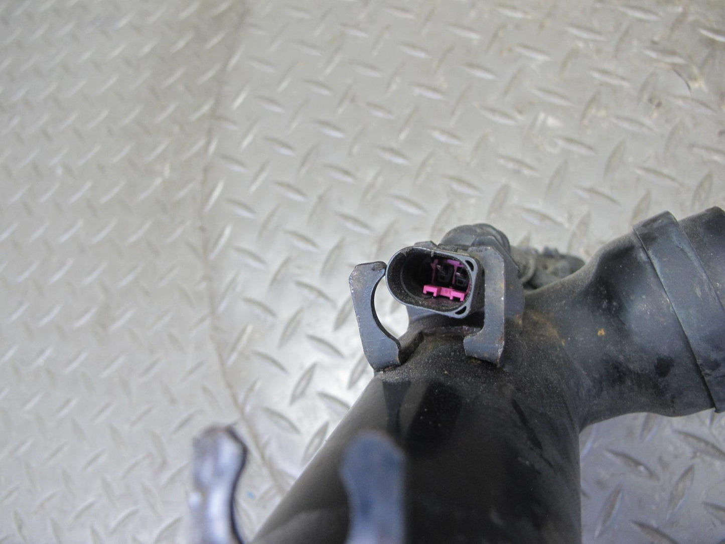 10-16 Audi B8 A4 S4 AWD Rear Left & Right Adaptive Strut Shock Absorber Set OEM