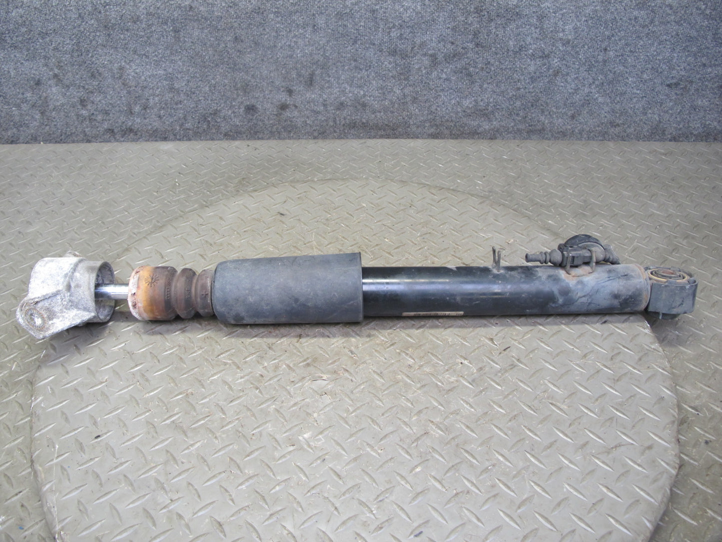 10-16 Audi B8 A4 S4 AWD Rear Left & Right Adaptive Strut Shock Absorber Set OEM