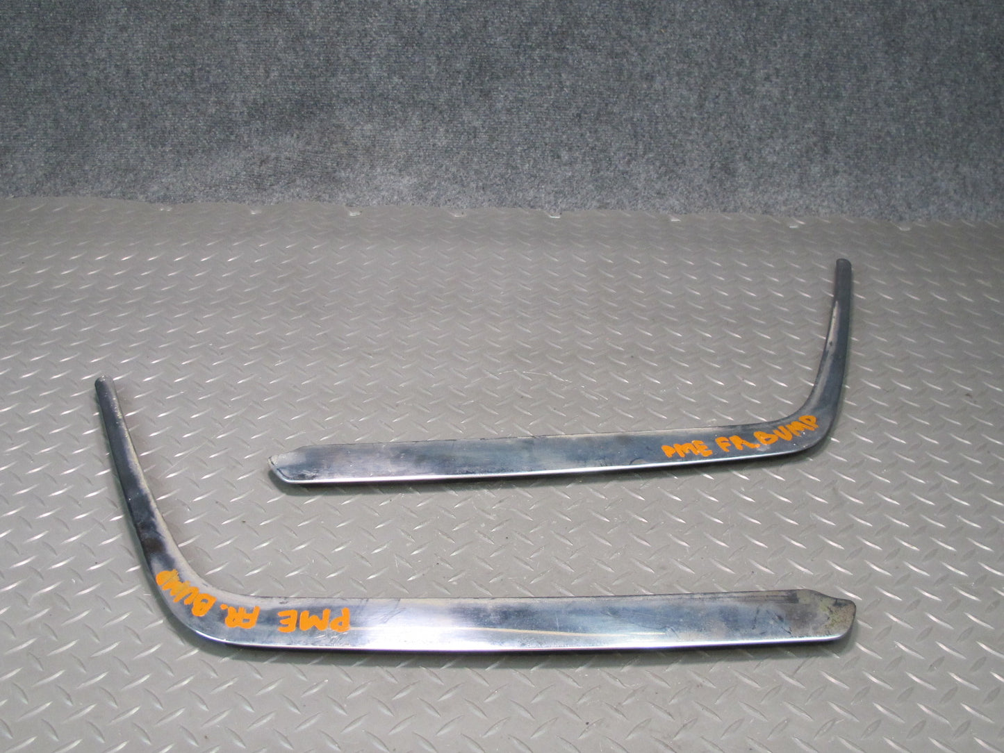 92-95 Mercedes W124 300D Front Bumper Left & Right Chrome Molding Trim Set OEM