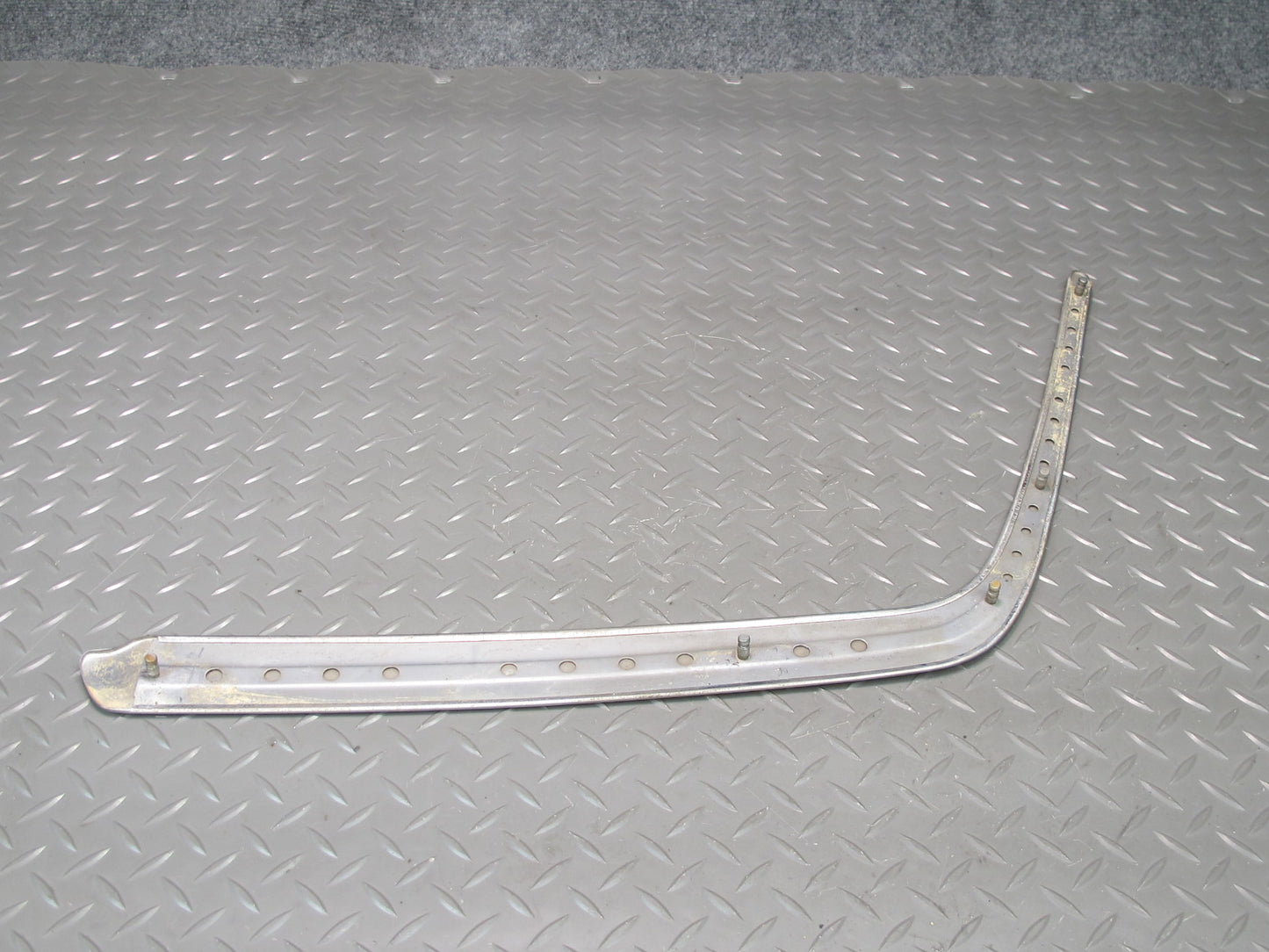 92-95 Mercedes W124 300D Front Bumper Left & Right Chrome Molding Trim Set OEM