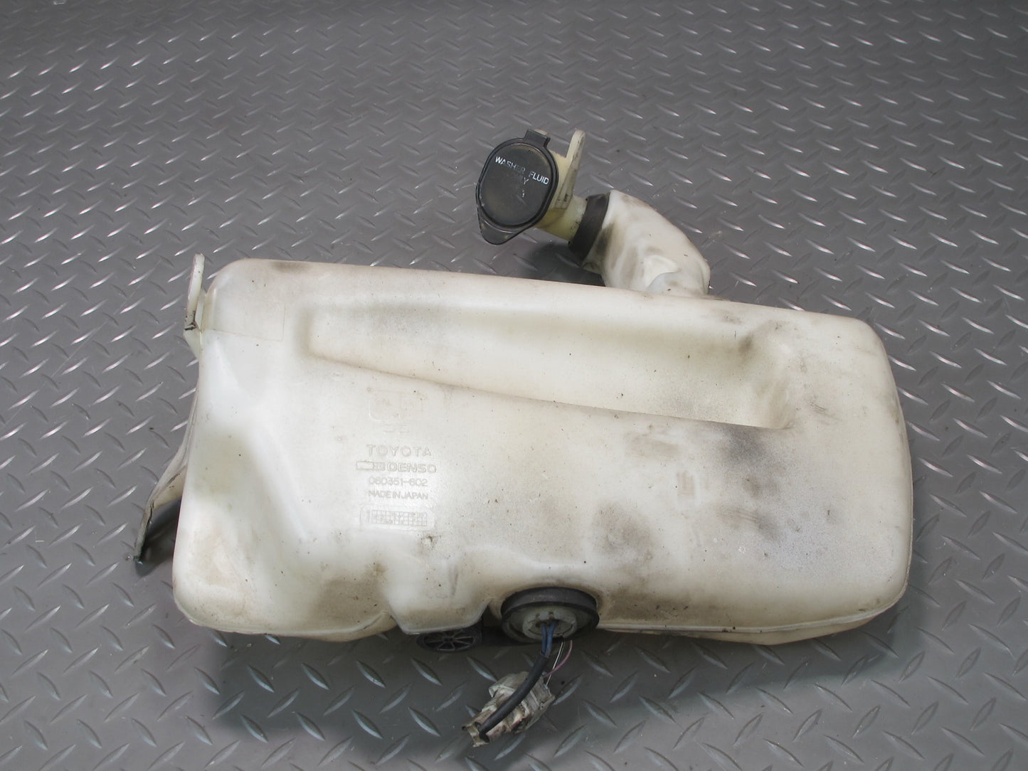 95-00 Lexus UZZ30L SC300 SC400 Windshield Washer Fluid Reservoir Tank Assy OEM