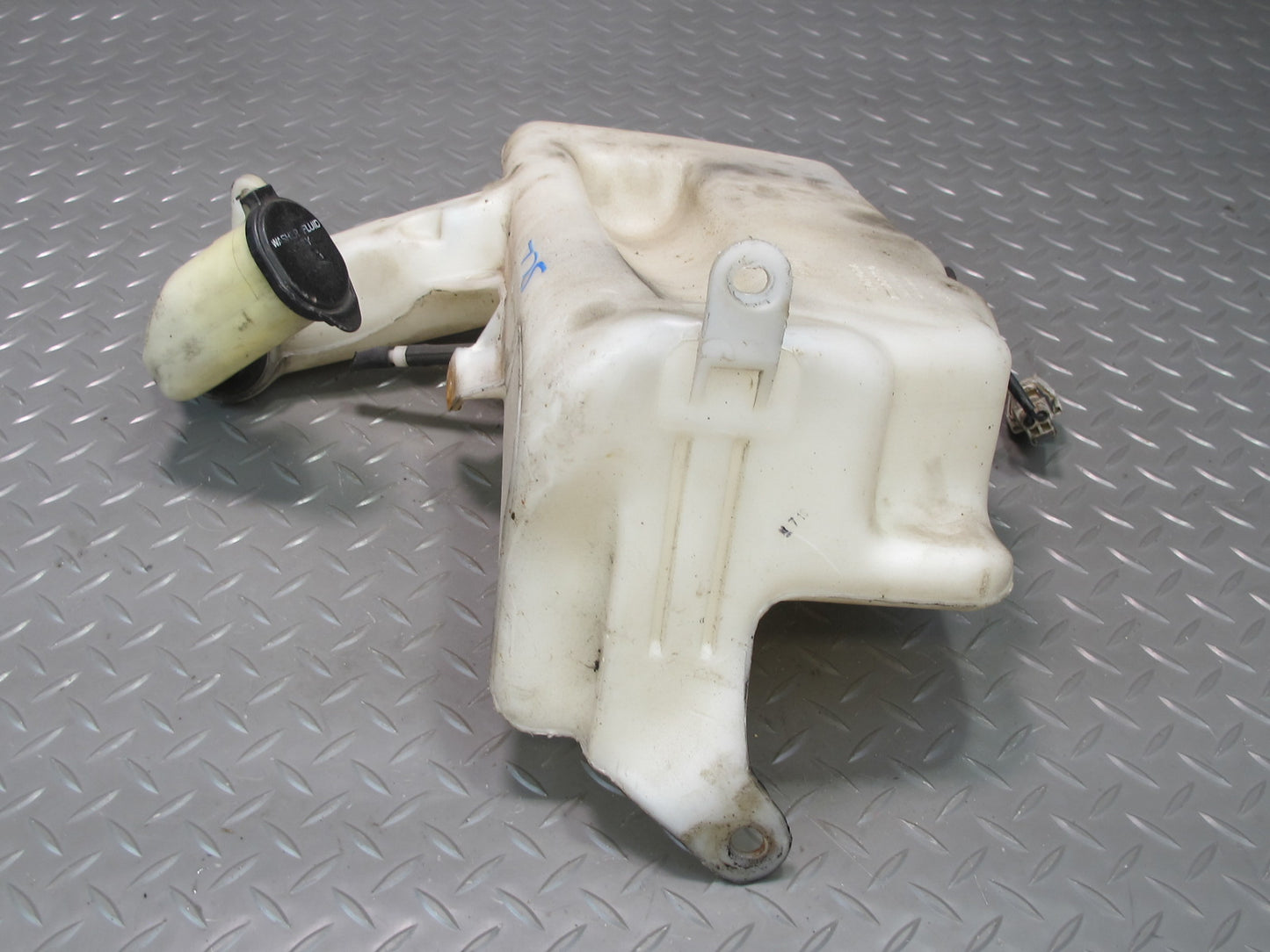 95-00 Lexus UZZ30L SC300 SC400 Windshield Washer Fluid Reservoir Tank Assy OEM