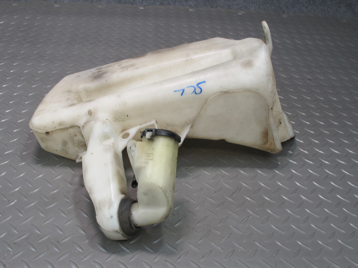 95-00 Lexus UZZ30L SC300 SC400 Windshield Washer Fluid Reservoir Tank Assy OEM