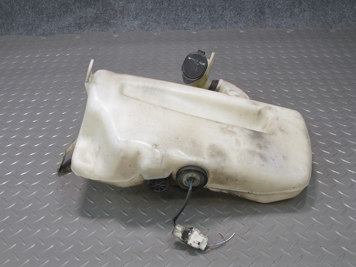 95-00 Lexus UZZ30L SC300 SC400 Windshield Washer Fluid Reservoir Tank Assy OEM