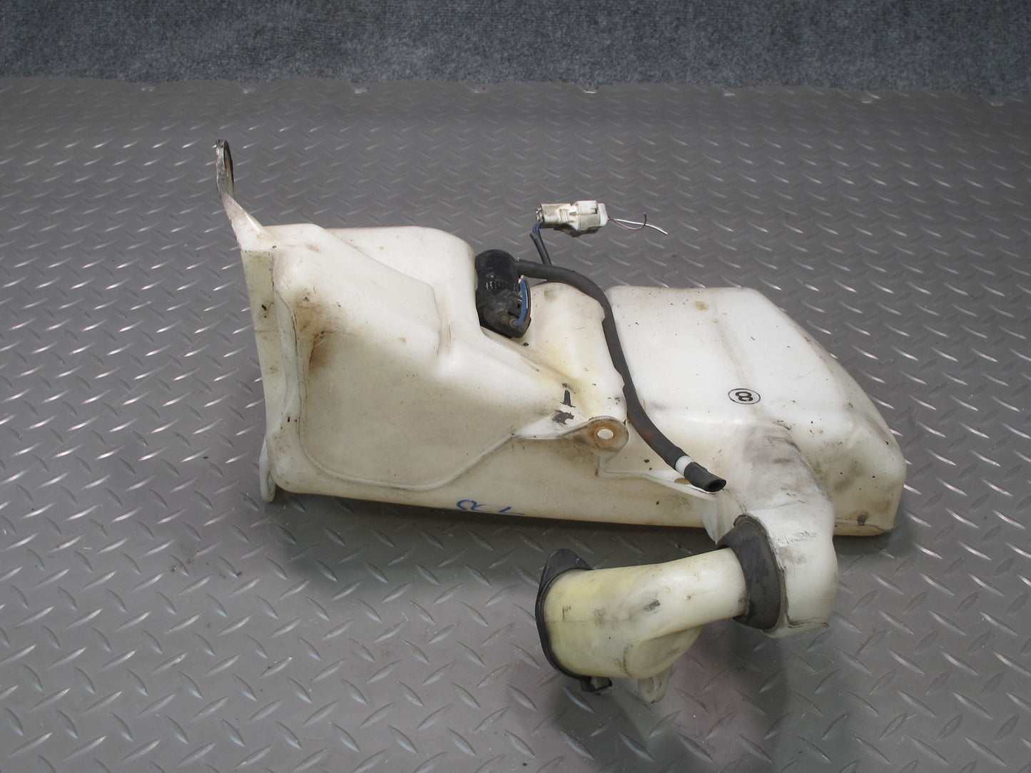 95-00 Lexus UZZ30L SC300 SC400 Windshield Washer Fluid Reservoir Tank Assy OEM