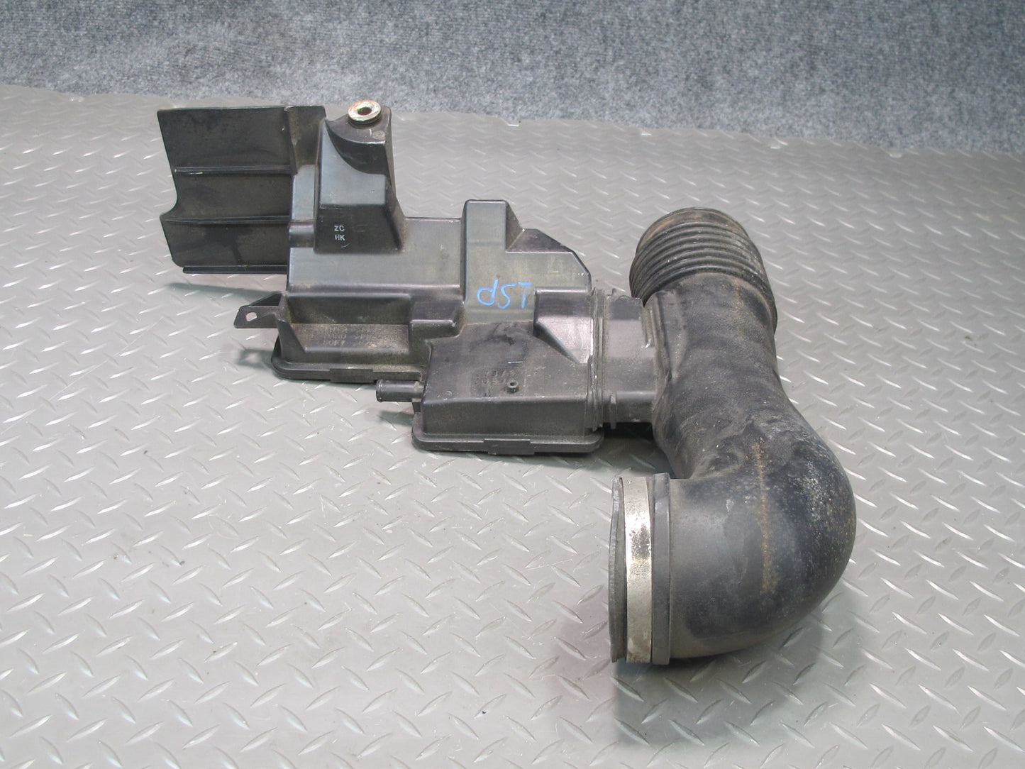 04-06 Lexus UCF30L LS430 Air Intake Cleaner Pipe Hose Resonator 17875-50290 OEM