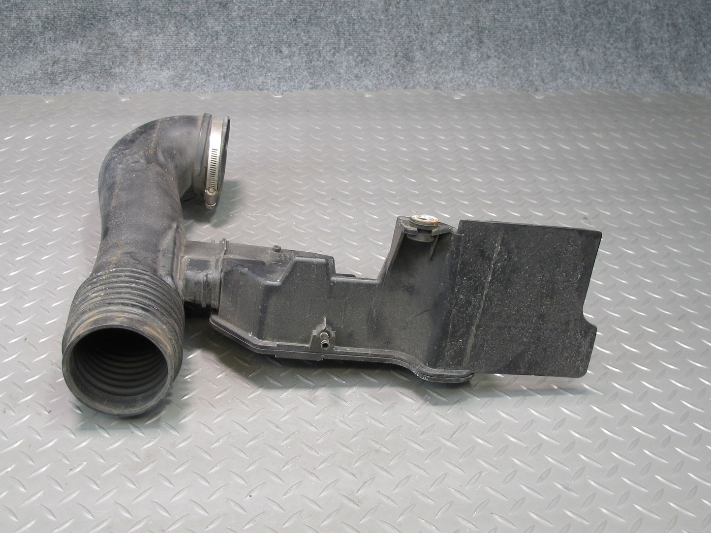 04-06 Lexus UCF30L LS430 Air Intake Cleaner Pipe Hose Resonator 17875-50290 OEM