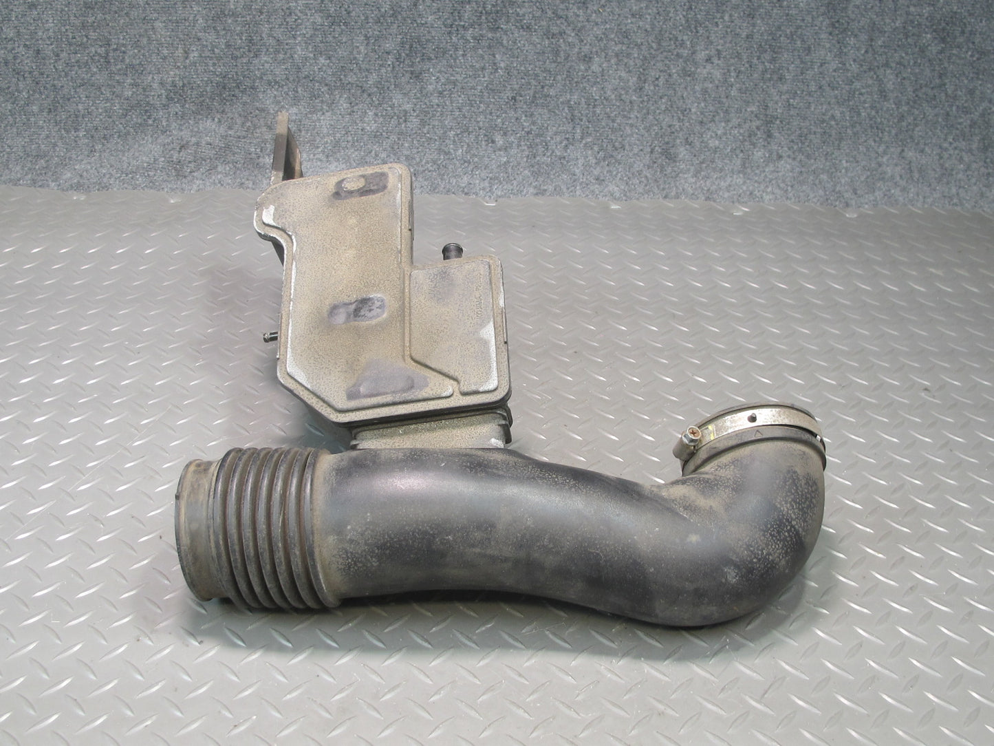 04-06 Lexus UCF30L LS430 Air Intake Cleaner Pipe Hose Resonator 17875-50290 OEM