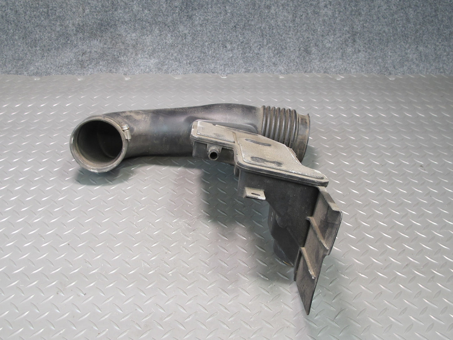 04-06 Lexus UCF30L LS430 Air Intake Cleaner Pipe Hose Resonator 17875-50290 OEM