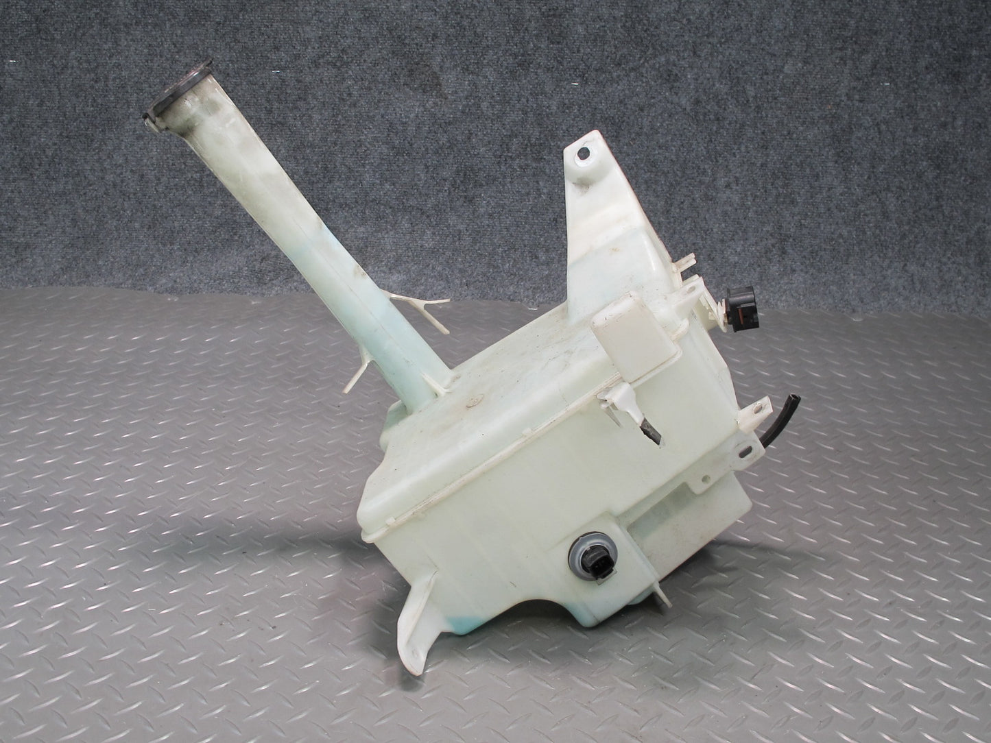 01-06 Lexus UCF30L LS430 Windshield Washer Reservoir Bottle Tank w Pump OEM