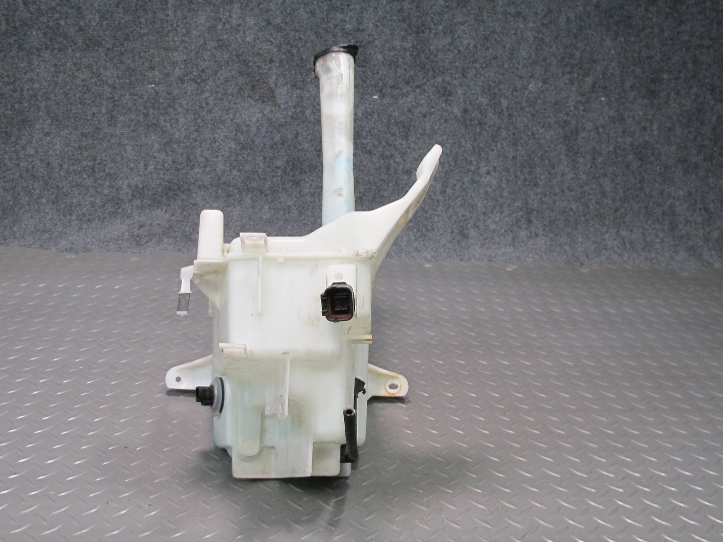 01-06 Lexus UCF30L LS430 Windshield Washer Reservoir Bottle Tank w Pump OEM