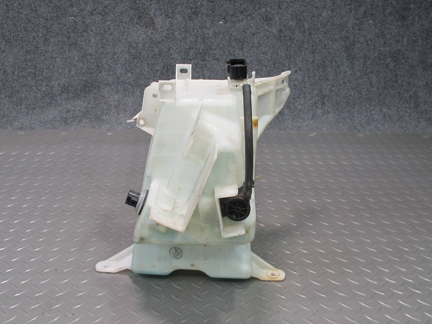 01-06 Lexus UCF30L LS430 Windshield Washer Reservoir Bottle Tank w Pump OEM