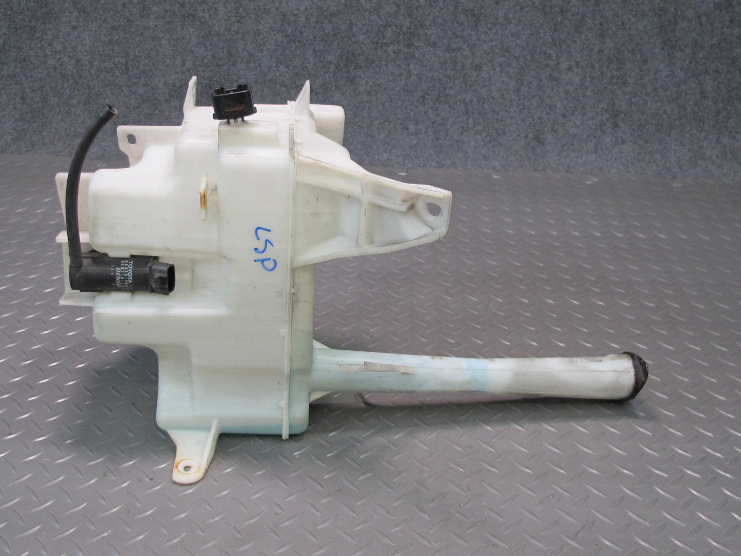 01-06 Lexus UCF30L LS430 Windshield Washer Reservoir Bottle Tank w Pump OEM