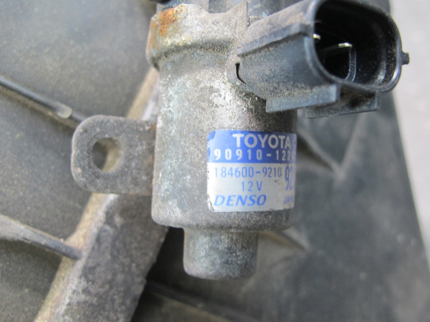 01-06 Lexus UCF30L LS430 Air Intake Cleaner Filter Box w MAF & Vacuum Switch OEM