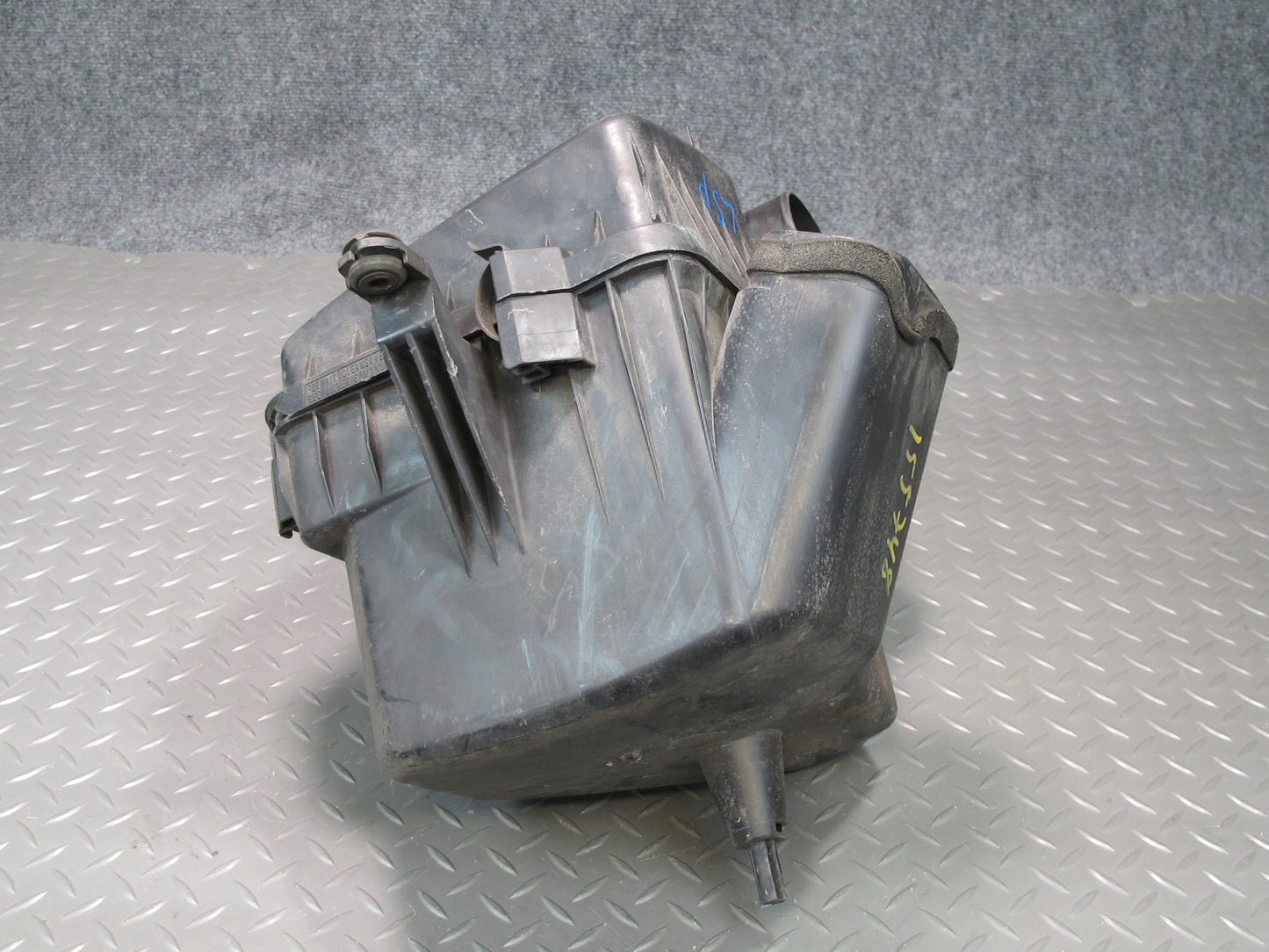 01-06 Lexus UCF30L LS430 Air Intake Cleaner Filter Box w MAF & Vacuum Switch OEM