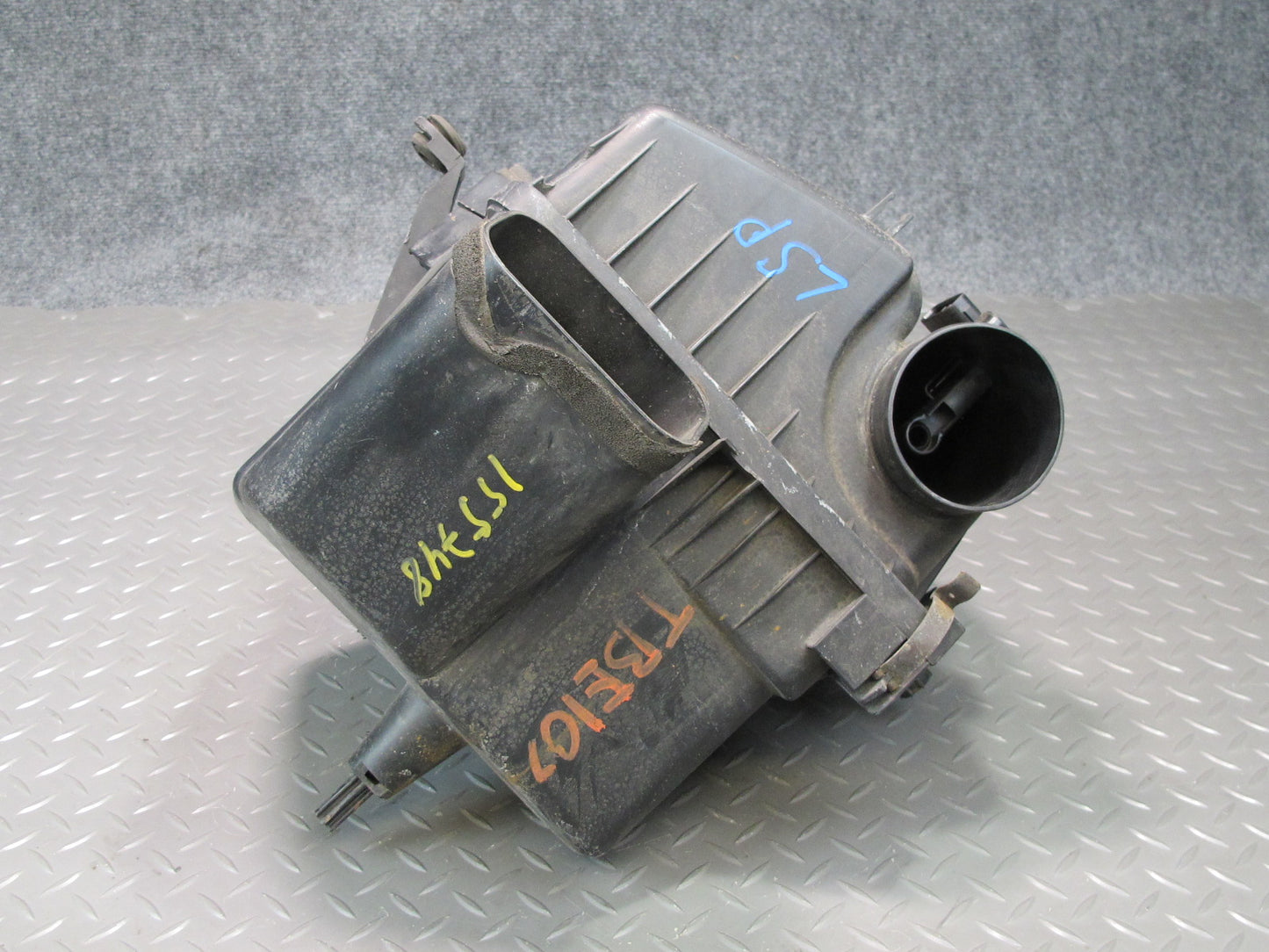01-06 Lexus UCF30L LS430 Air Intake Cleaner Filter Box w MAF & Vacuum Switch OEM
