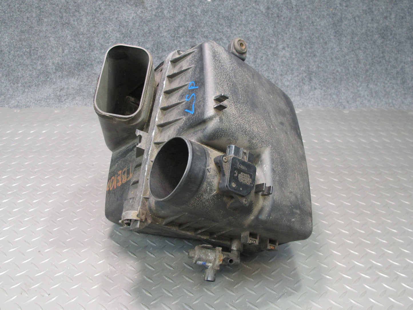 01-06 Lexus UCF30L LS430 Air Intake Cleaner Filter Box w MAF & Vacuum Switch OEM