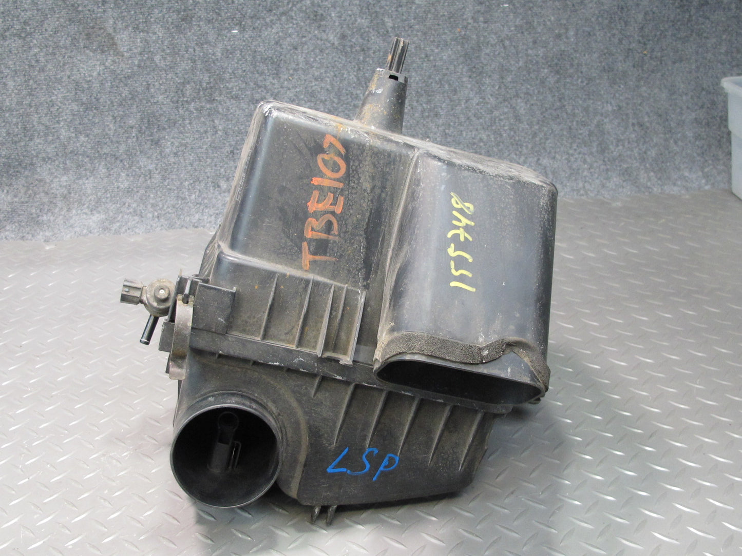 01-06 Lexus UCF30L LS430 Air Intake Cleaner Filter Box w MAF & Vacuum Switch OEM