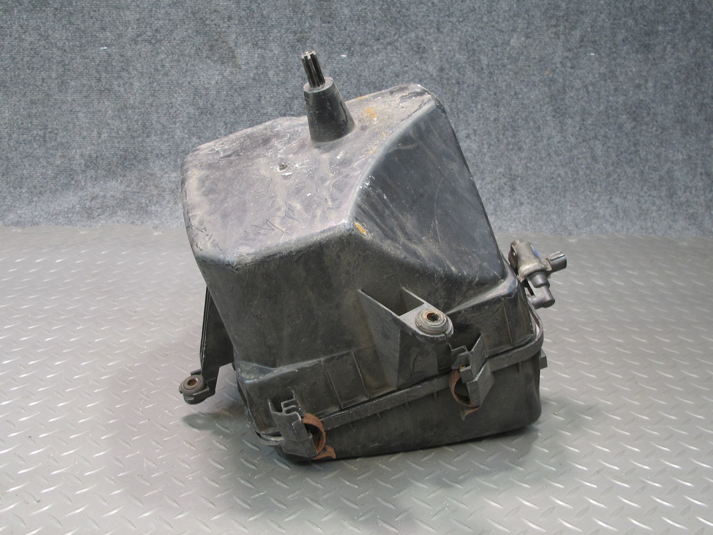 01-06 Lexus UCF30L LS430 Air Intake Cleaner Filter Box w MAF & Vacuum Switch OEM