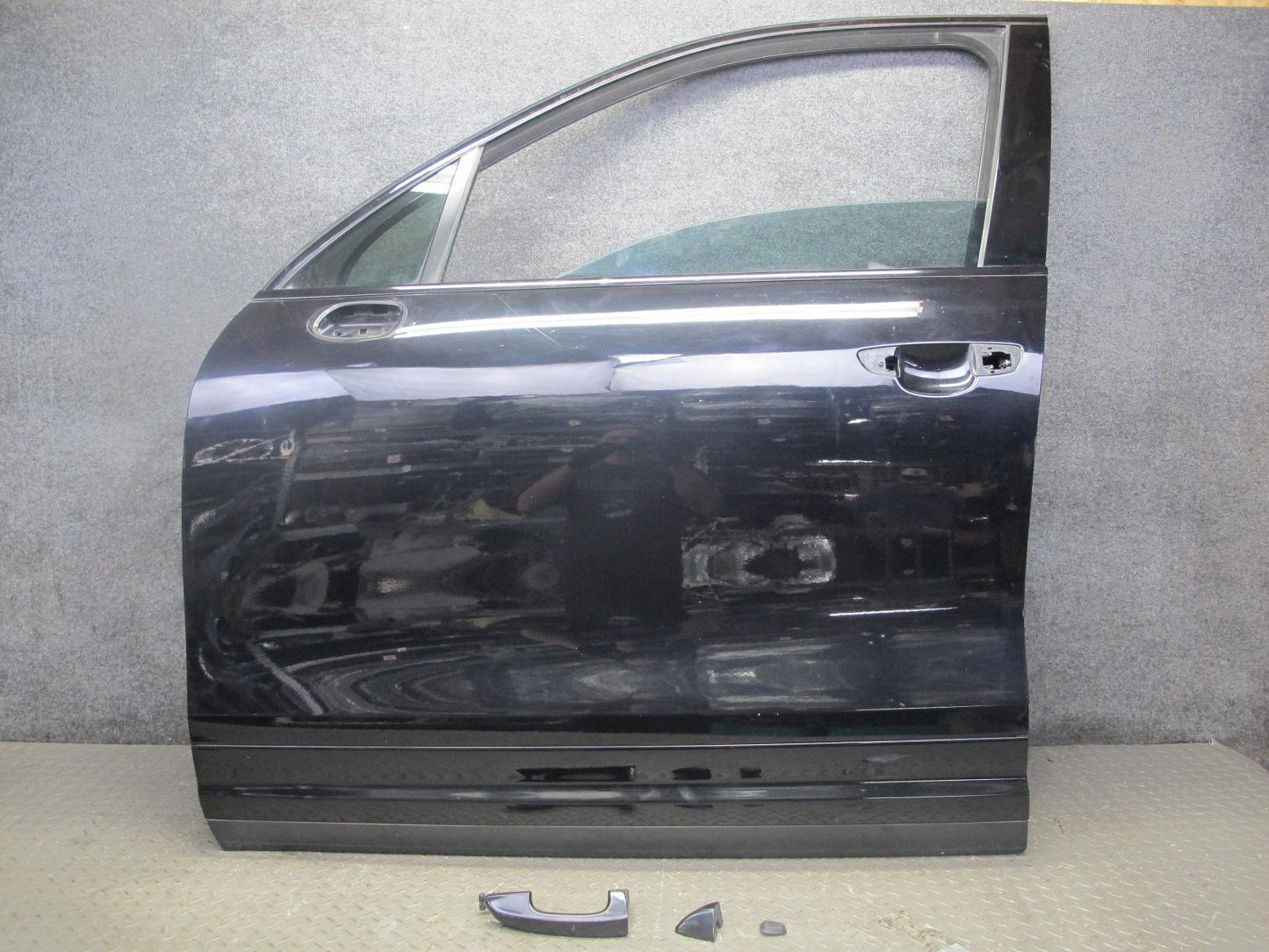 2011-2018 Porsche Cayenne 958 Front Left Side Door Shell Panel W/ Glass Black